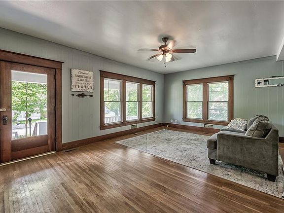 5th image of 6 E Kaskaskia St
