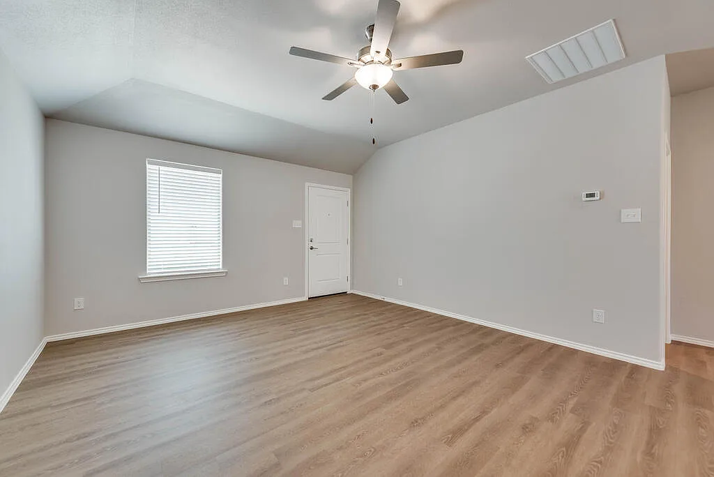 3 bed, 2.0 bath, 1511 sqft, $2,600 — Photo 4