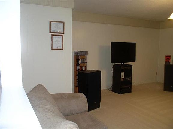 4th image of 302 Northwest Dr