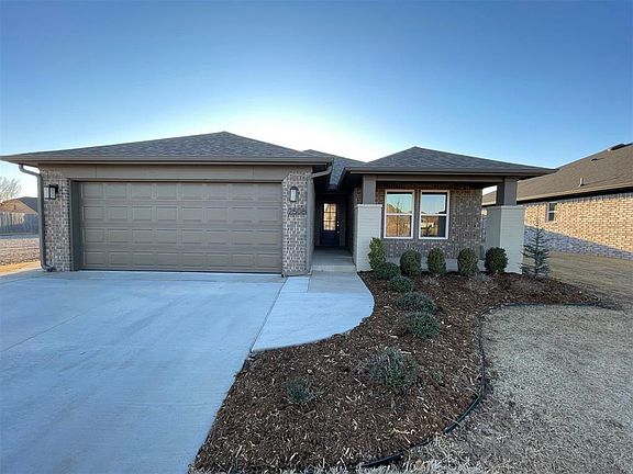 3rd image of 2508 Trailwood Dr