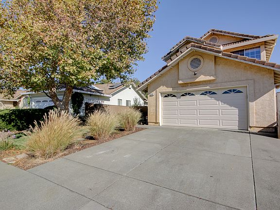 3rd image of 918 Lakeview Ct