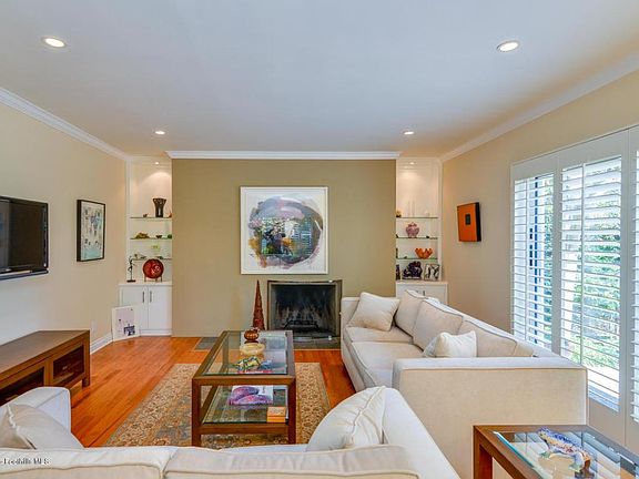 3rd image of 1045 S Orange Grove Blvd APT 2