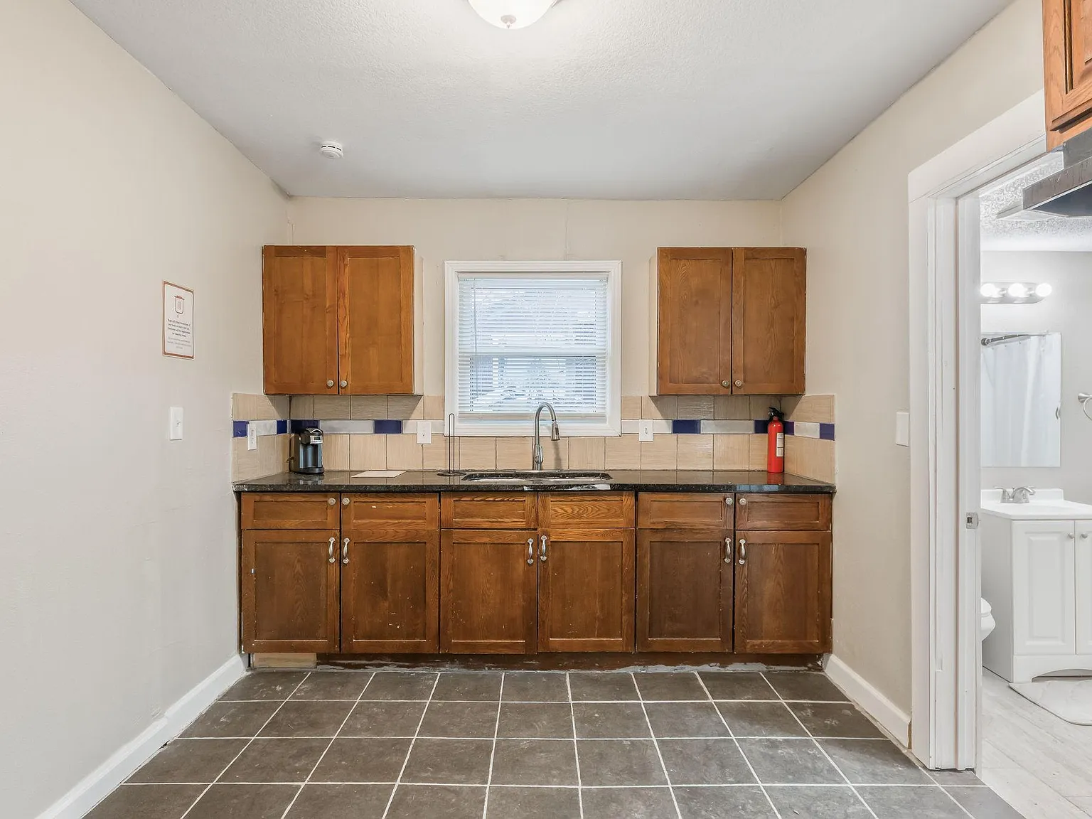 4 bed, 4.0 bath, 2500 sqft, $1,027 — Photo 4