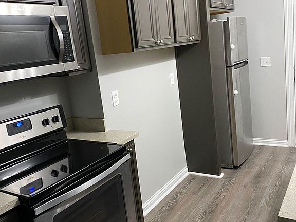 4th image of 651 E 21st St