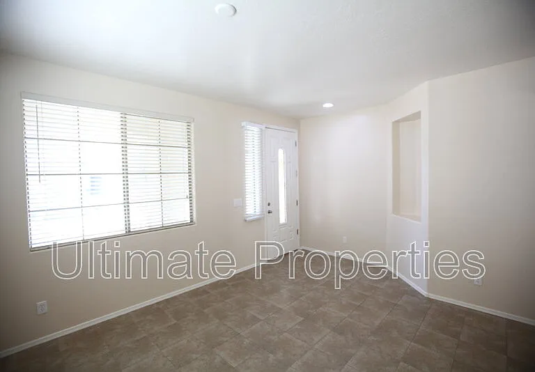 2230 W Oyer Ln — Photo 9