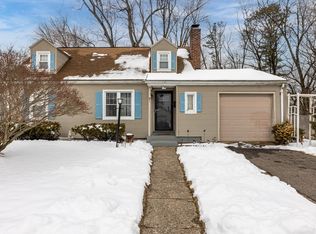 81 Anniversary St, Springfield, MA 01104