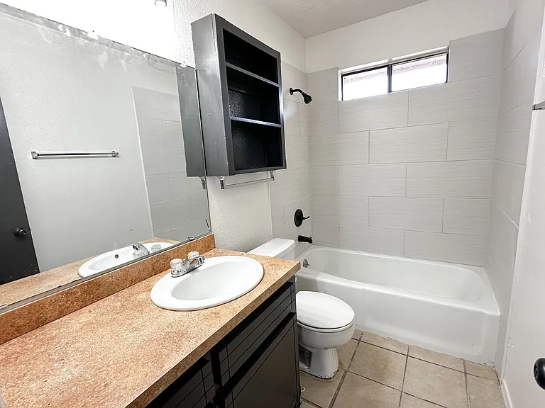 1616 SW B Ave #C — Photo 9