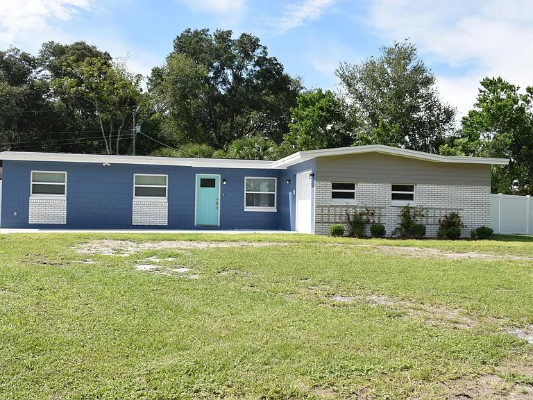 102 Driftwood Ln — Photo 2