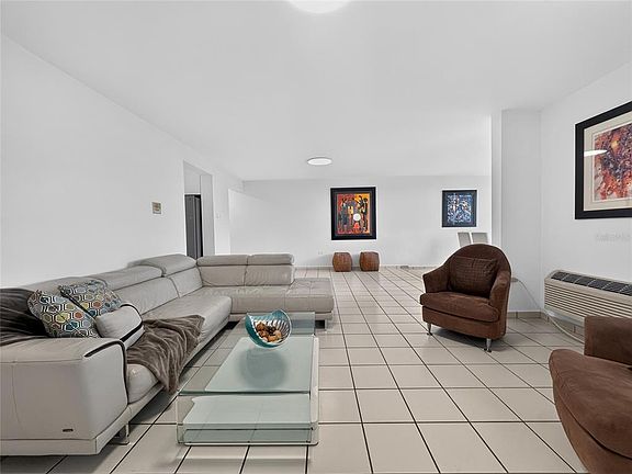 3rd image of 833 Condominio Lincoln Park APT 7H