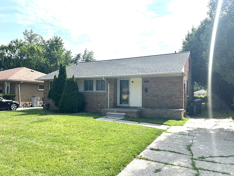24020 Condon St — Photo 2