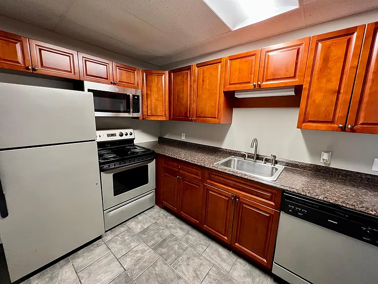 419 Cedar Ave #8 — Photo 5