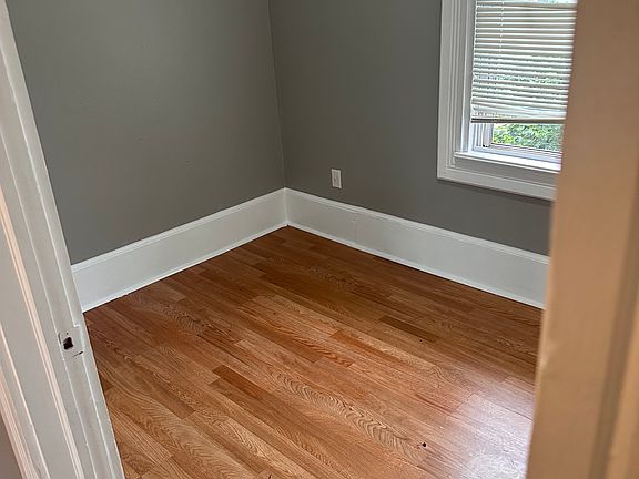 3rd image of 3238 W 44th St #Up