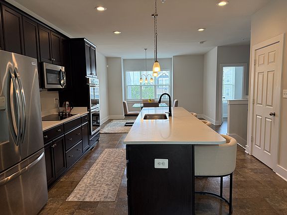 3rd image of 2773 Town View Cir
