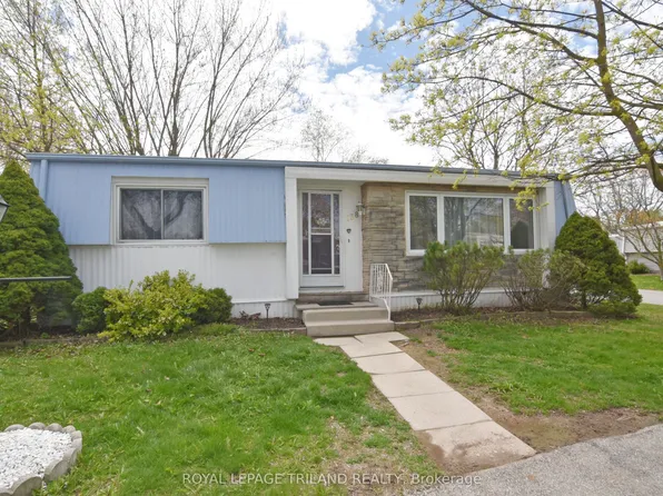 138 Pebble Beach Pkwy, South Huron, ON N0M 1T0