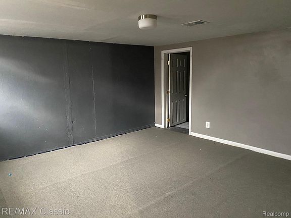 3rd image of 112 E Hickory Grove Rd