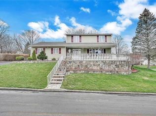323 Burroughs Ln, New Windsor, NY 12553