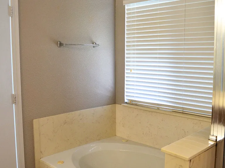 4603 Regency Dr — Photo 23