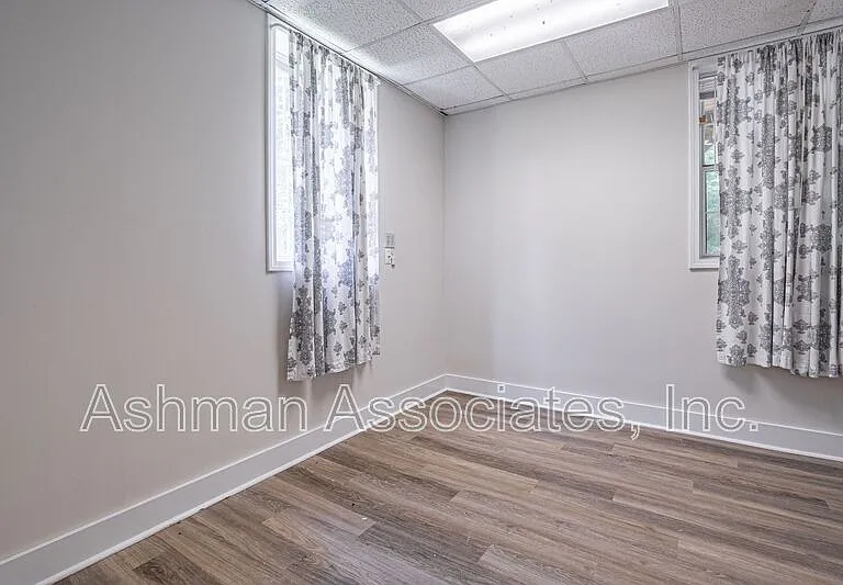 2402 Betsy Ct SW — Photo 34