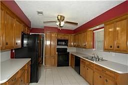 4th image of 2306 Colonial Ct S