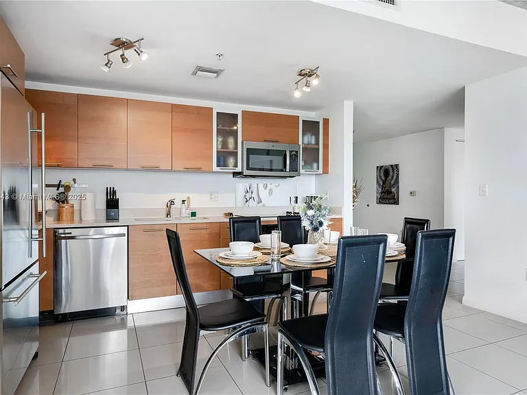 3250 NE 1st Ave #1016 — Photo 8