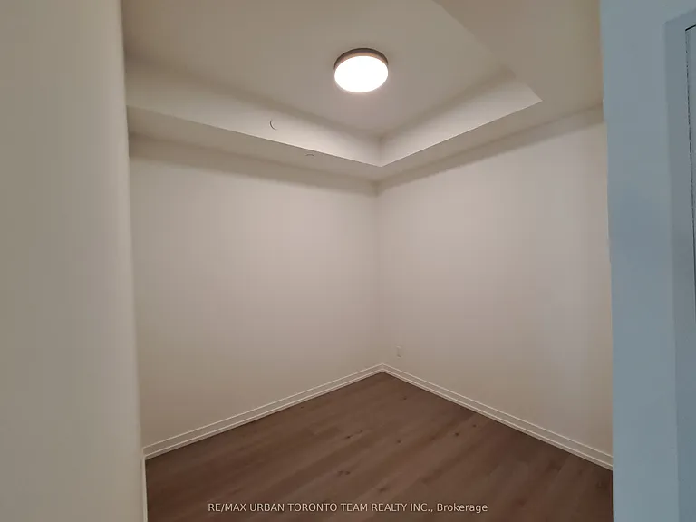 771 Yonge St #302 — Photo 11