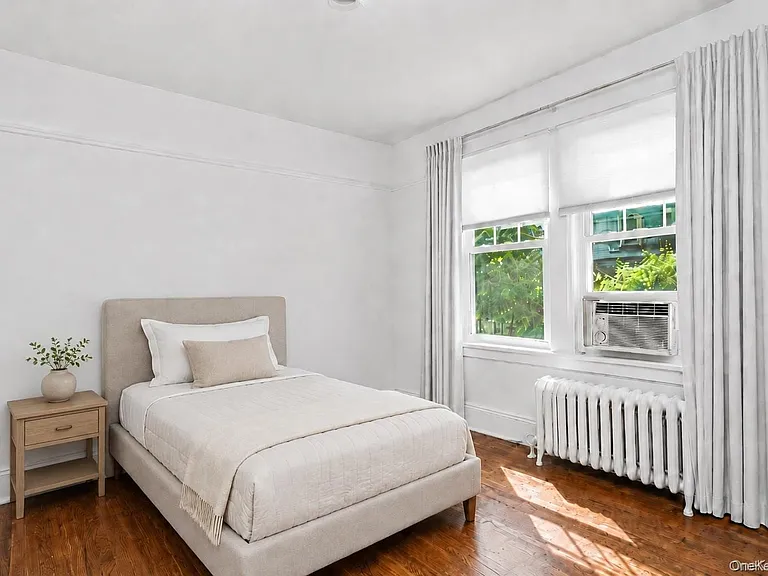 15-17 Chestnut St #15 — Photo 13