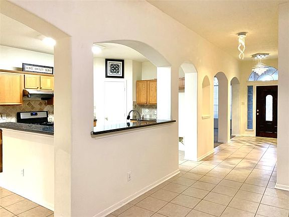 5th image of 3510 Stratford Manor Dr