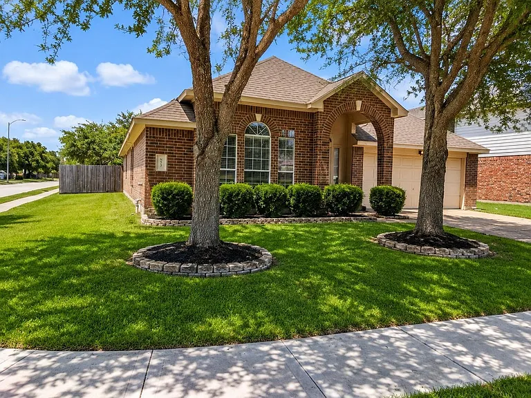 5817 Village Grove Dr — Photo 2
