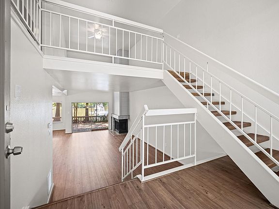 5th image of 13 Lakeridge Dr