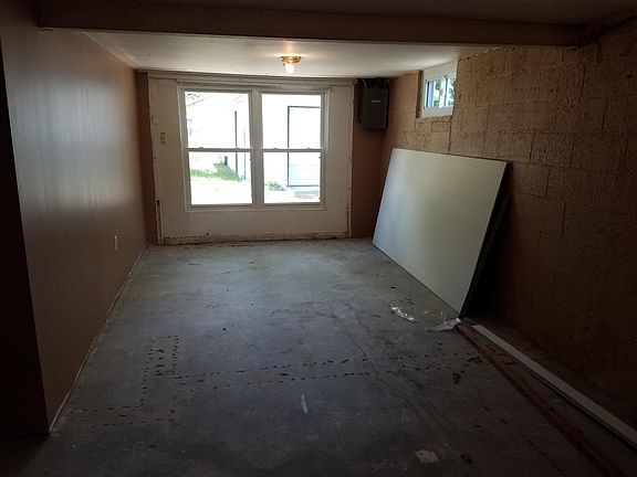 5th image of 9509 Theodosia Ave