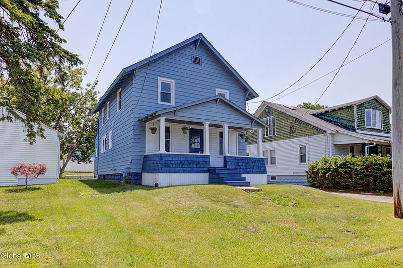 3rd image of 32 Fullerton Avenue