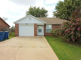 18 SW Burnett Cir, Bentonville, AR 72712
