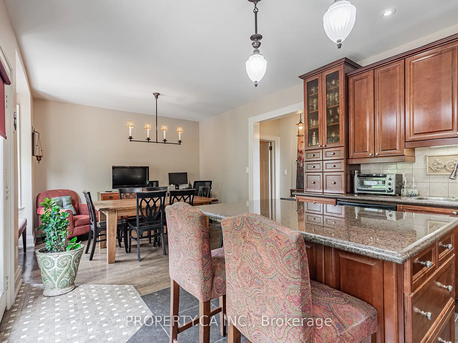3 bed, $3,900 — Photo 2