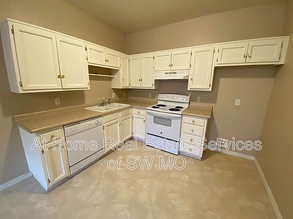2nd image of 211 E Robberson St Unit B