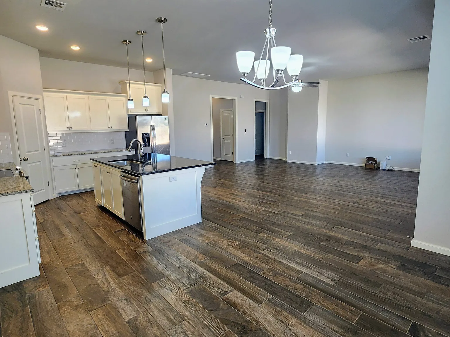 4 bed, 1987 sqft, $2,500 — Photo 4