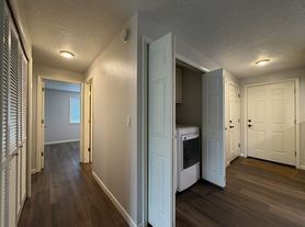 Remodeled 2-Bedroom NE Portland Duplex with A/C, Garage & Modern Upgrades, 2 br / 1.0 ba, $2095