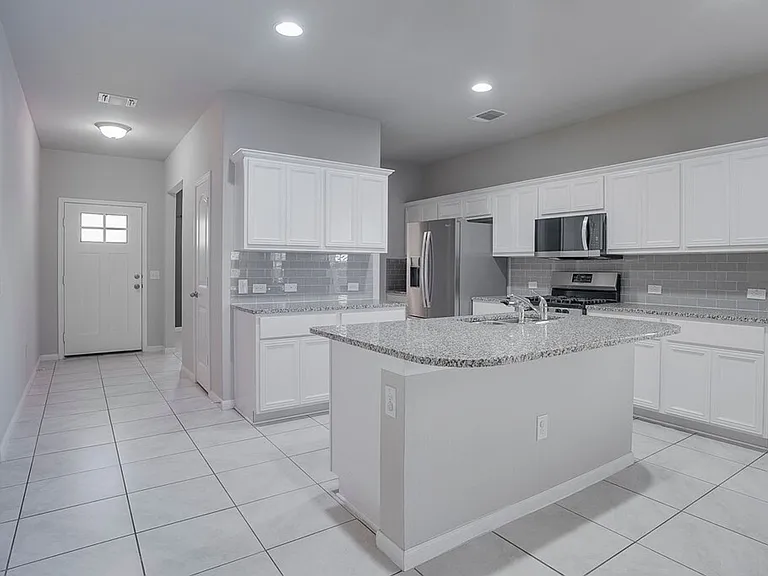 6700 Ranchito Dr — Photo 4