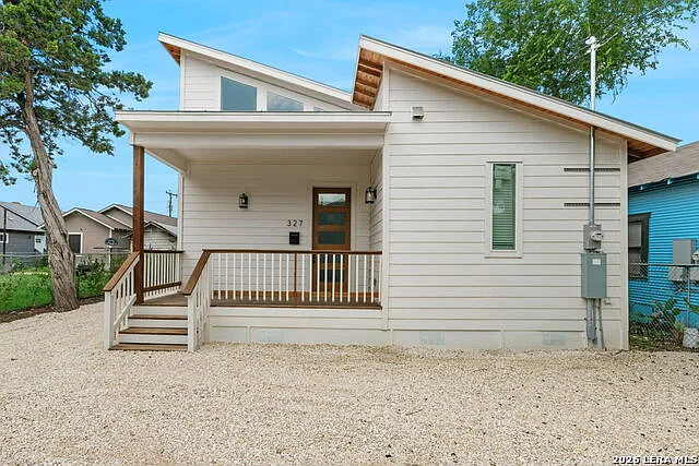 327 Gem Ln — Photo 1