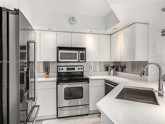 5th image of 1800 Sunset Harbour Dr #1910