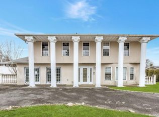 49 Knolls Dr N, New Hyde Park, NY 11040
