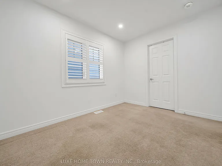 19 Findlay Way — Photo 25