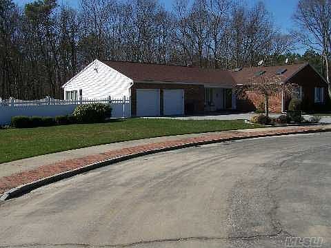 1st image of 122 Wexford Dr