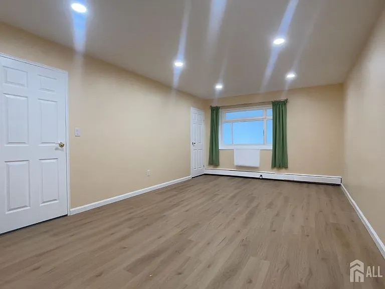 16 Lake Ave #2B — Photo 2