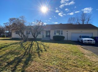 9 Sandpiper Dr, Bloomfield, CT 06002