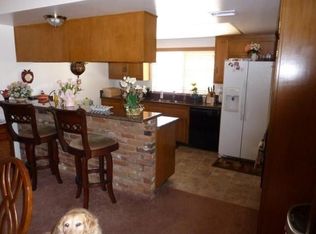 1025 W Kendall St, Corona, CA 92882