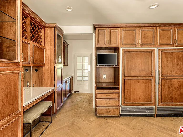 353 N Gunston Dr — Photo 11