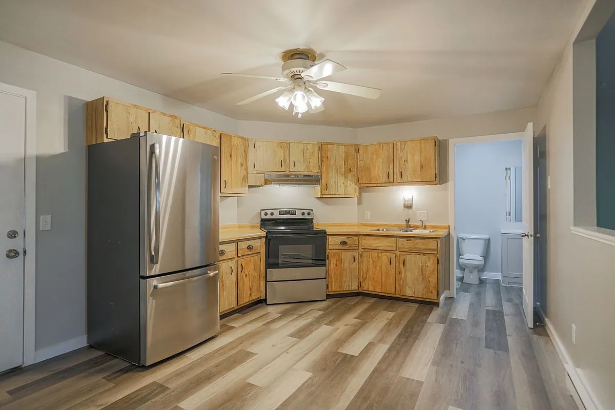 Building Photo - 2806 Jelinek Ave #4