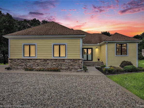 1282 Indianwood Rd, Lake Orion, MI 48362