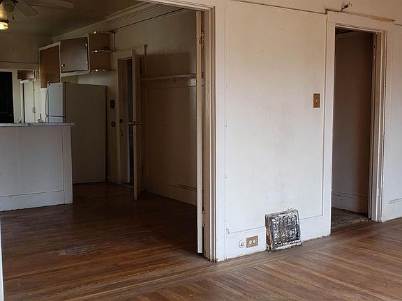 3rd image of 1748 Grove St