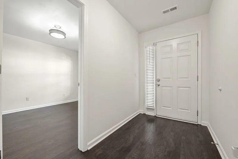 3 bed, 1604 sqft, $2,200 — Photo 4